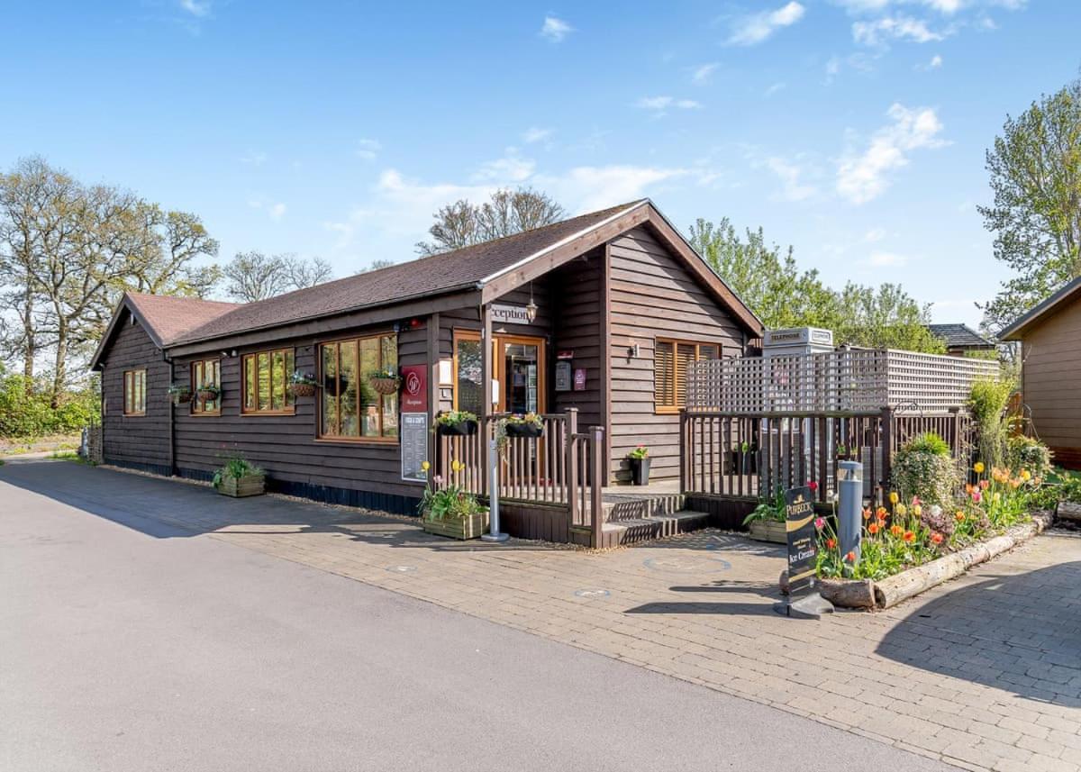 Wareham Forest Lodge Retreat Lytchett Minster Esterno foto